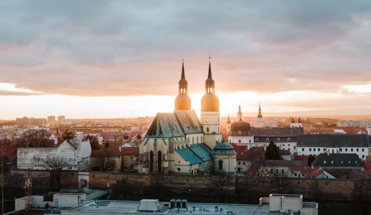 Autopožičovňa Trnava — Luxury a bežné autá od 27 €
